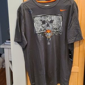 Mens NWT Nike tee
